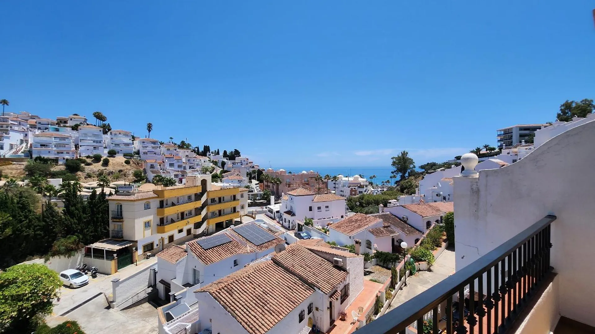 R1352 Pinomar D Villa Nerja Spain