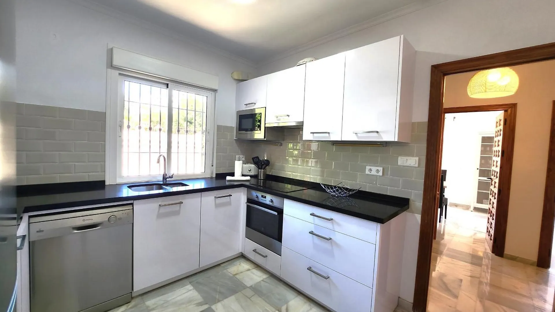 R1352 Pinomar D Villa Nerja 0*,