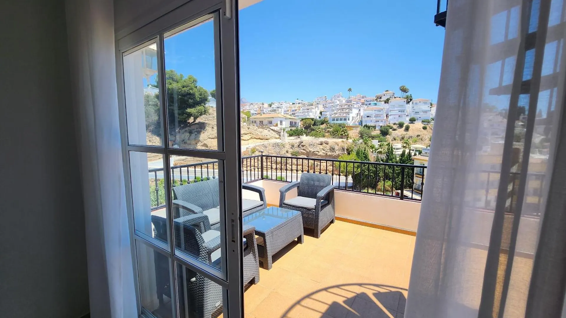 R1352 Pinomar D Villa Nerja